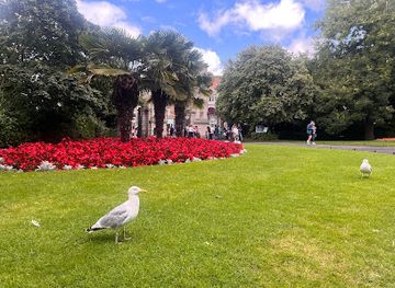 ireland/dublin/st-stephen-s-green/attraction/walking-dublin-tours