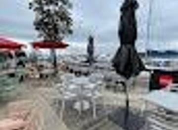 australia/ningaloo-reef/attraction/queenscliff-harbour-fish-chips