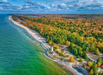 michigan/lower-peninsula/attraction/crisp-point-lighthouse