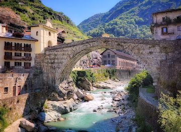 italy/gran-paradiso-national-park/attraction/stone-bridge-pont-de-pierre