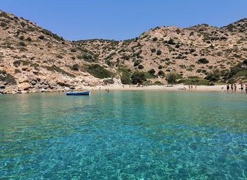 greece/santorini/attraction/paralia-alimias