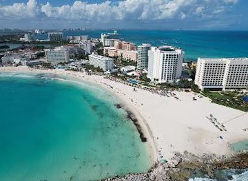 mexico/cancun/attraction/playa-gaviota-azul