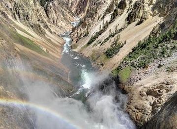 montana/yellowstone-national-park/attraction/canyon-village