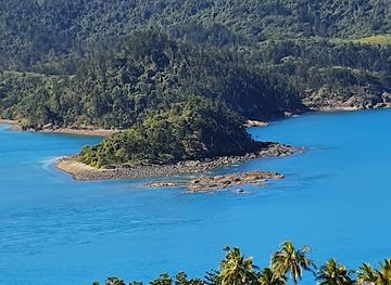 australia/whitsunday-islands/attraction/cruise-whitsundays