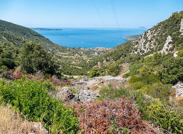 croatia/dalmatia/attraction/boj-pod-visom-central-dalmatia-croatia-theme-trails