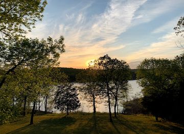 oklahoma/cherokee-landing-state-park/attraction/burnt-cabin-marina-resort