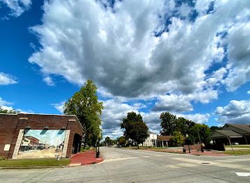 illinois/metro-east/attraction/lois-lane-statue