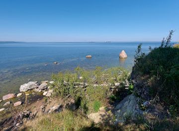 estonia/estonian-islands/attraction/mustkivi