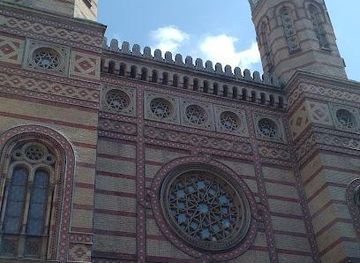 hungary/tatabanya/attraction/herzl-tivadar-park