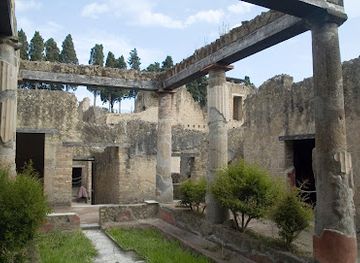 italy/herculaneum/attraction/casa-dell-atrio-corinzio