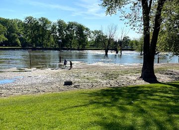 illinois/chain-o-lakes-state-park/attraction/moraine-hills-state-park