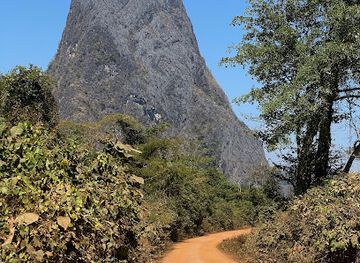 laos/khammouane-province/attraction/tham-mai-moun