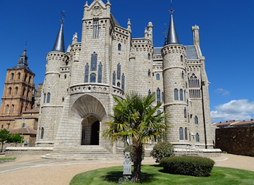 spain/castile-and-leon/attraction/palace-of-gaudi-astorga