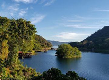 el-salvador/santa-ana/lake-coatepeque/attraction/isla-los-manguitos