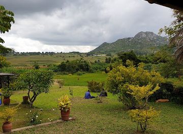 malawi/shire-valley/attraction/dedza-pottery-and-lodge