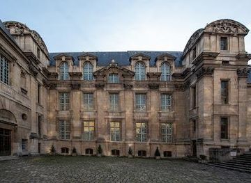 france/paris/attraction/historical-library-of-the-city-of-paris