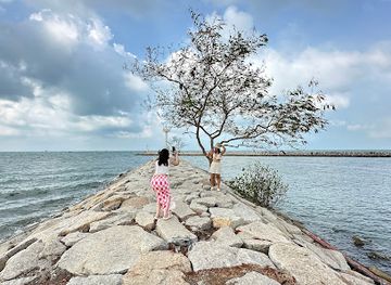 thailand/rayong/attraction/haad-laem-rung-reuang