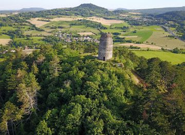 france/auvergne-volcanoes/attraction/ruine-du-chateau-de-montrognon