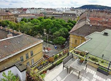 hungary/budapest/attraction/klauzal-ter