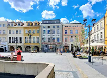 18th century city well