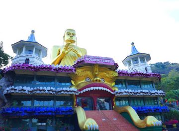 sri-lanka/kurunegala-district/attraction/dambulla-royal-cave-temple-and-golden-temple