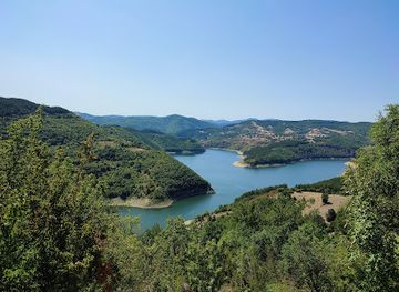 bulgaria/rhodope-mountains/attraction/utroba-womb-cave-thracian-sanctuary