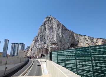 gibraltar/gibraltar-harbour/attraction/scenic-shot-of-the-rock