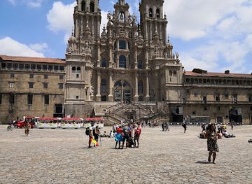 spain/santiago-de-compostela/san-pedro/attraction/praza-de-galicia