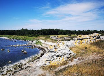 sweden/gotaland/attraction/holmhallar-naturreservat-raukfalt