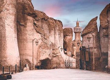 saudi-arabia/eastern-province/attraction/cave-at-jabal-al-qarah