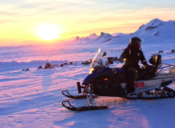 iceland/kerlingarfjoll/attraction/langjokull-snowmobile-tour
