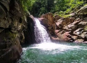 philippines/bicol-region/attraction/lapnisan-falls