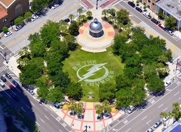 florida/clearwater/attraction/joe-chillura-courthouse-square