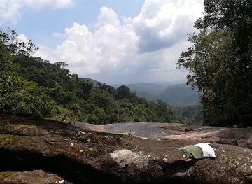 sri-lanka/kegalle-district/attraction/eli-hatha-falls-in-maliboda