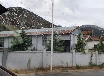 albania/toskeria/attraction/guri-i-kuq