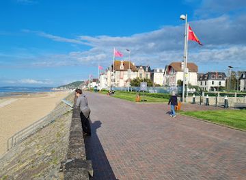 france/normandy-beaches/attraction/promenade-marcel-proust
