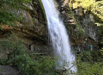 switzerland/zurich-lake/attraction/giessbachfall
