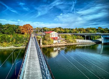 missouri/lake-of-the-ozarks/attraction/swinging-bridge-of-warsaw