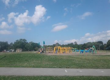 indiana/the-lakes-region/attraction/stout-field-park