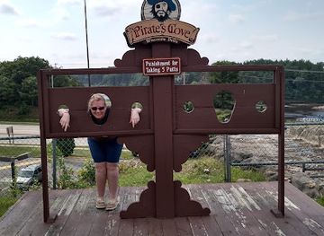 wisconsin/baraboo-range/attraction/pirate-s-cove-adventure-golf