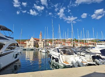 croatia/dalmatia/attraction/brac-medulla-central-dalmatia-croatia-bike-tracks