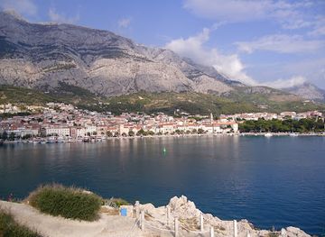 croatia/makarska/attraction/makarska-breakwater