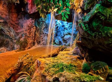 guam/mount-jumullong-manglo/attraction/aquarium-of-guam