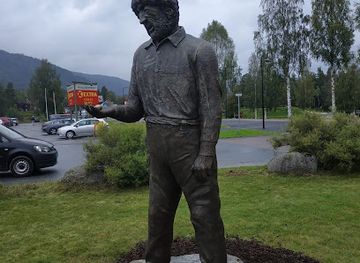 norway/buskerud/attraction/johan-aasen-statue