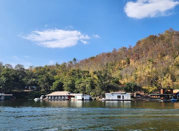 thailand/erawan-national-park/attraction/paefinfhin