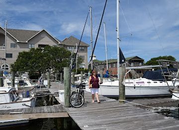 north-carolina/outer-banks/attraction/captain-johnny-s-dolphin-watch