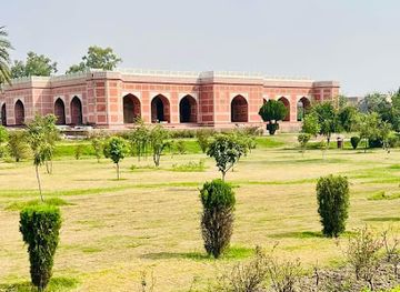 pakistan/southern-punjab/attraction/tomb-of-noor-jahan