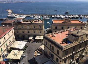 italy/capri/attraction/piazzetta-marinari