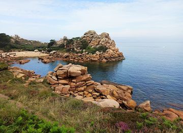 france/côte-de-granit-rose/attraction/the-beach-of-de-landrellec