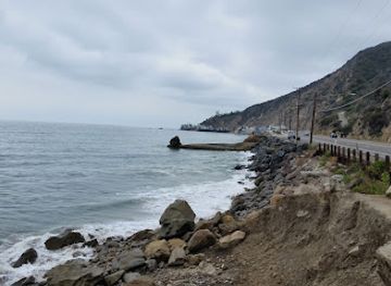 california/malibu/attraction/las-tunas-beach